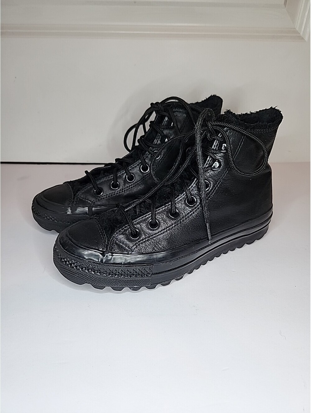 Converse Leather Faux Fur Lined High Top Casual Sneakers Sz 7 Solid Black